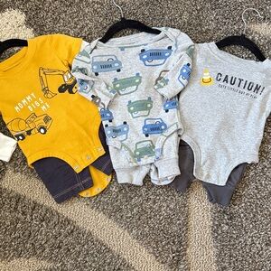 Carter's baby boy Bundle of 3 matching Outfits. 3 months.
